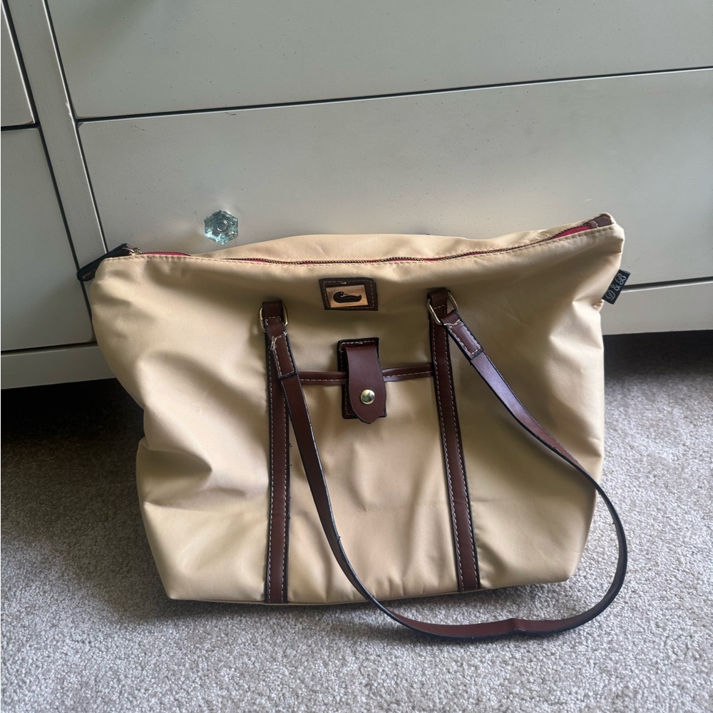 Dooney & Bourke Women’s Wayfarer zip tote bag